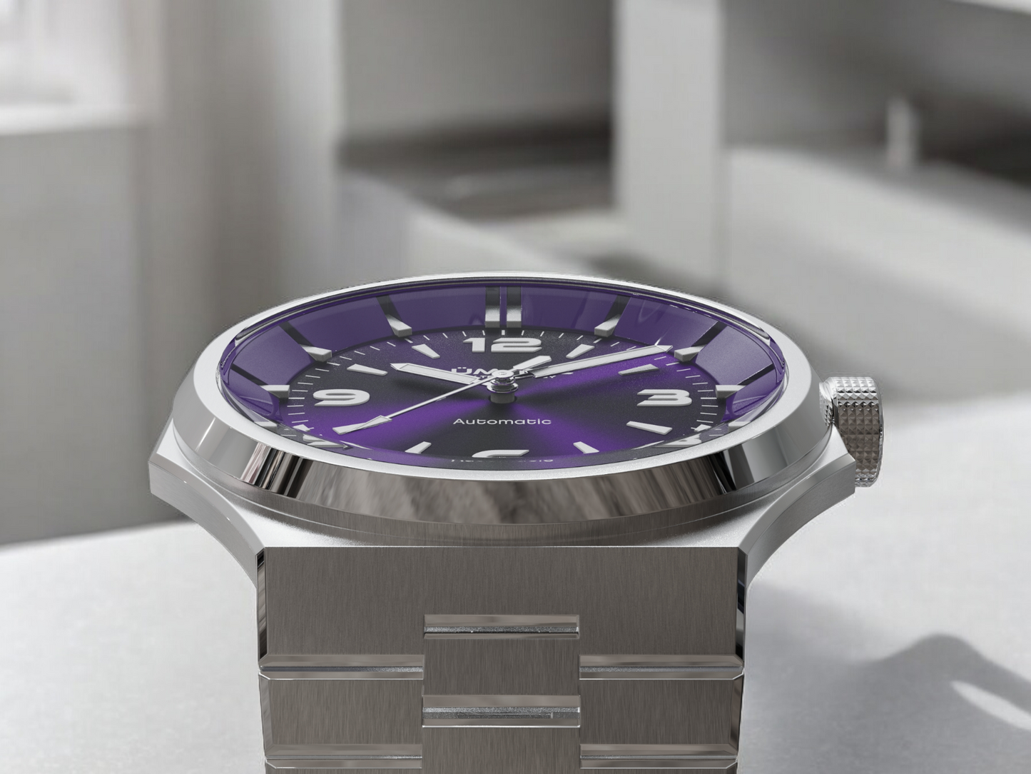 Lum-Tec Eclipse E4 Integrated Bracelet 42mm