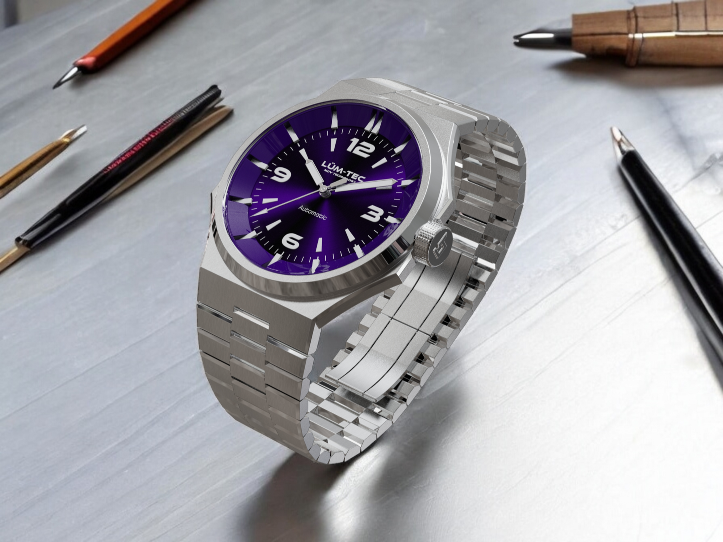 Lum-Tec Eclipse E4 Integrated Bracelet 42mm