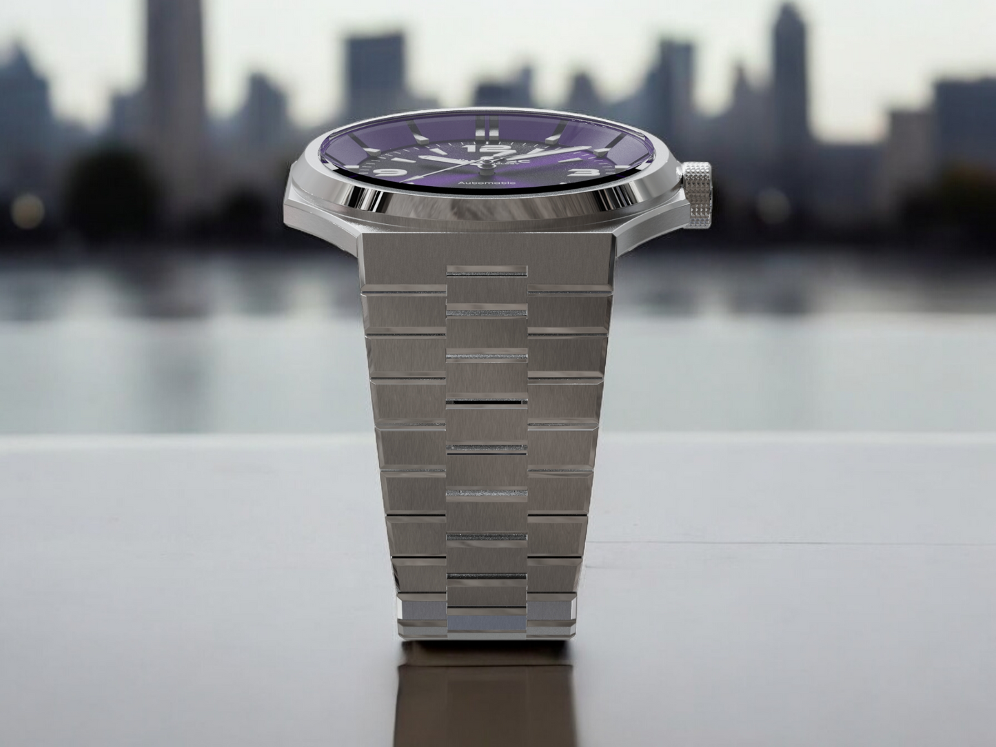 Lum-Tec Eclipse E4 Integrated Bracelet 42mm