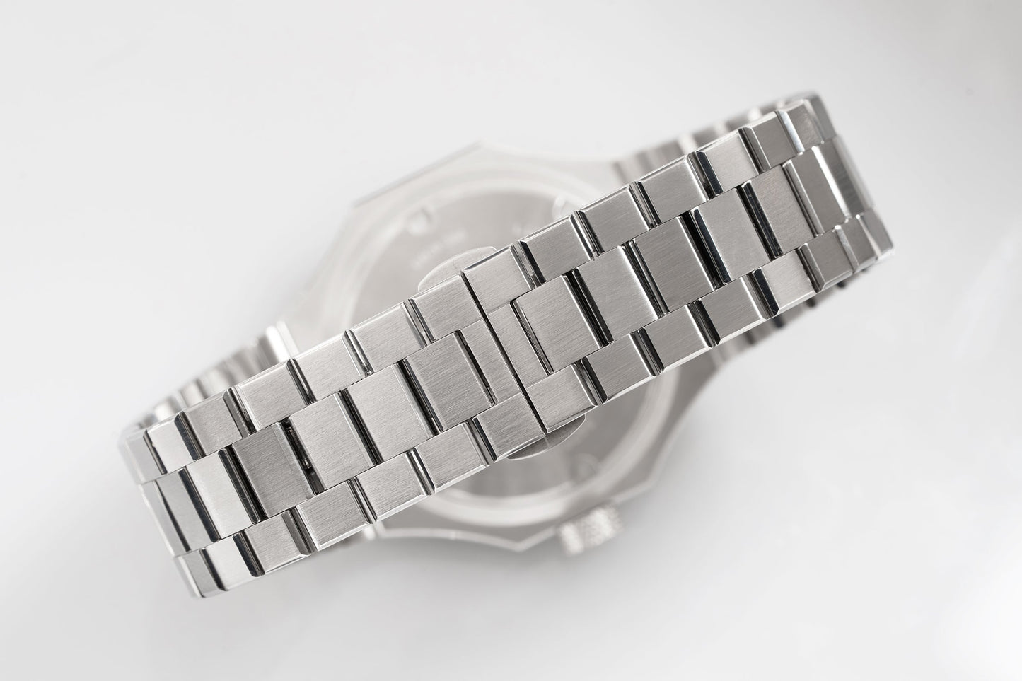 Lum-Tec Eclipse E2 Integrated Bracelet 42mm