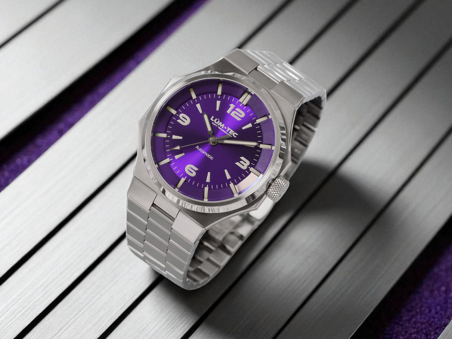 Lum-Tec Eclipse E4 Integrated Bracelet 42mm