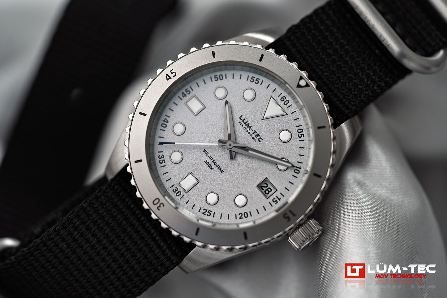 Lum-Tec Solar Marine 9